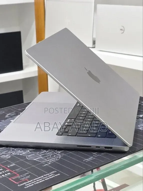 New Laptop Apple MacBook Pro 2021 M1 32GB Apple M1 Pro SSD 512GB