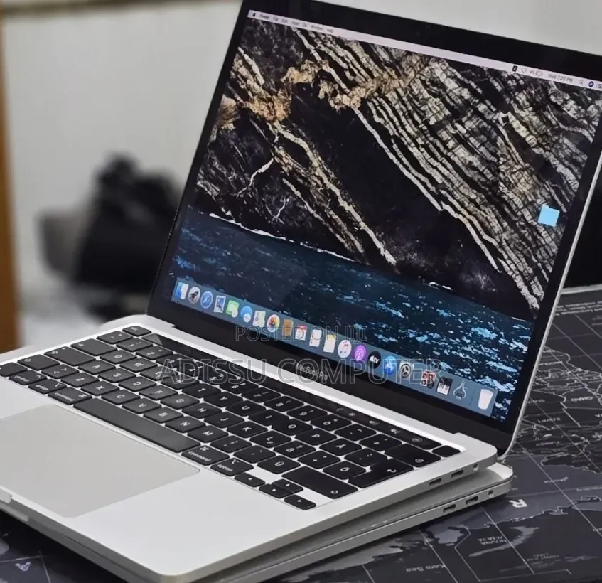 New Laptop Apple MacBook Pro 2020 32GB Intel Core i7 SSD 512GB