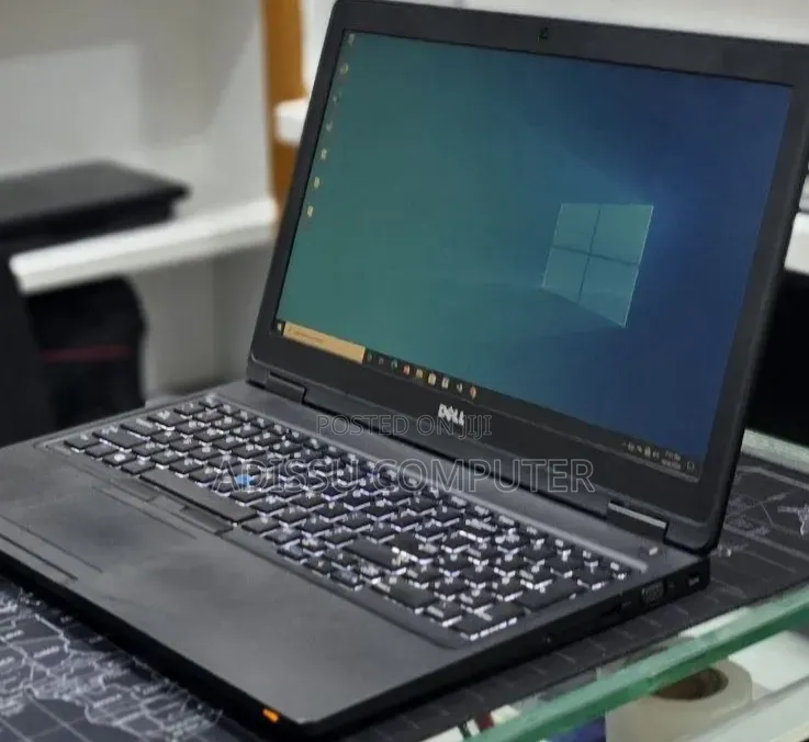 New Laptop Dell Inspiron 15 8GB Intel Core i7 SSD 256GB