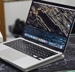 New Laptop Apple MacBook 2020 32GB Intel Core i7 SSD 512GB