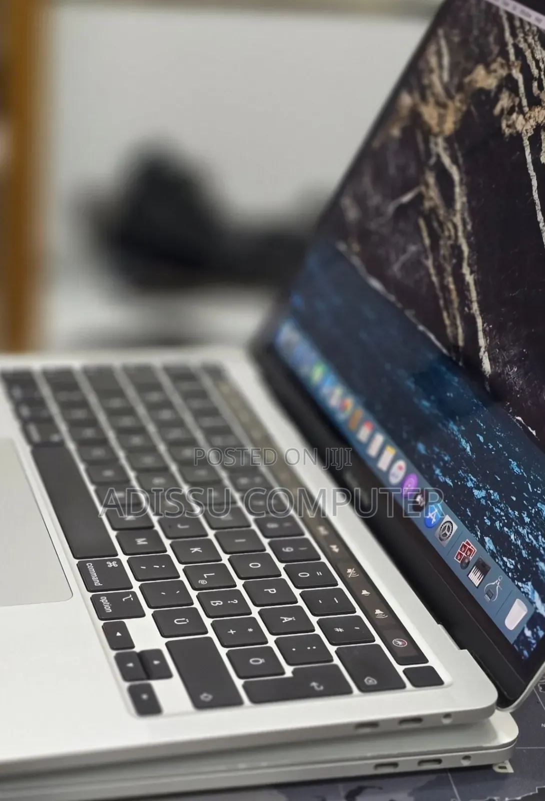 New Laptop Apple MacBook 2020 32GB Intel Core i7 SSD 512GB