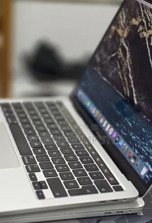 New Laptop Apple MacBook 2020 32GB Intel Core i7 SSD 512GB