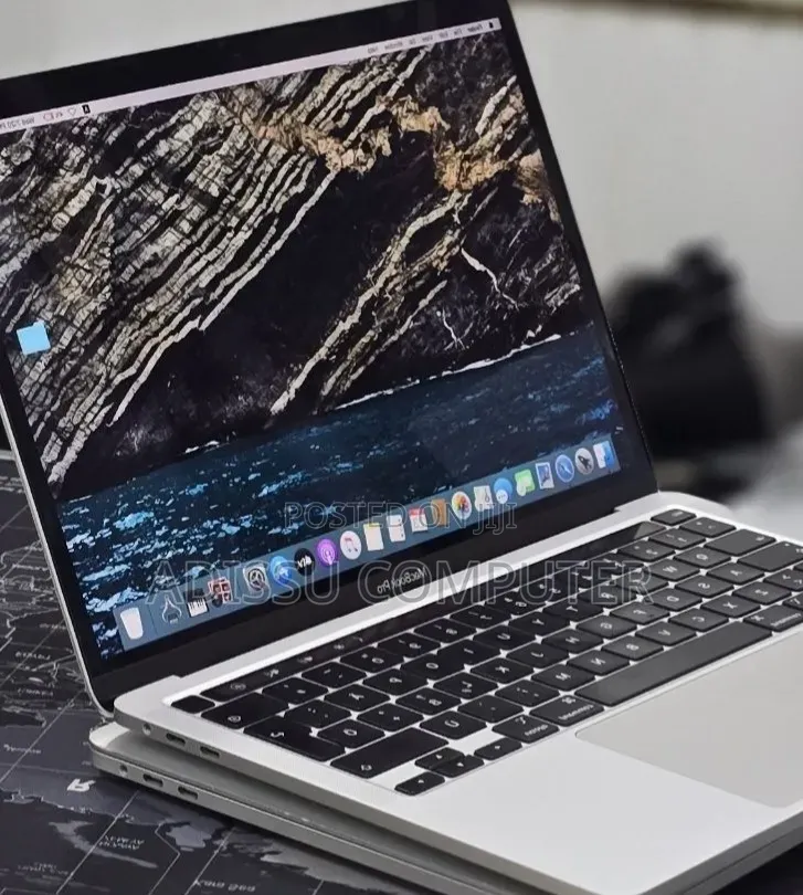 New Laptop Apple MacBook 2020 32GB Intel Core i7 SSD 512GB