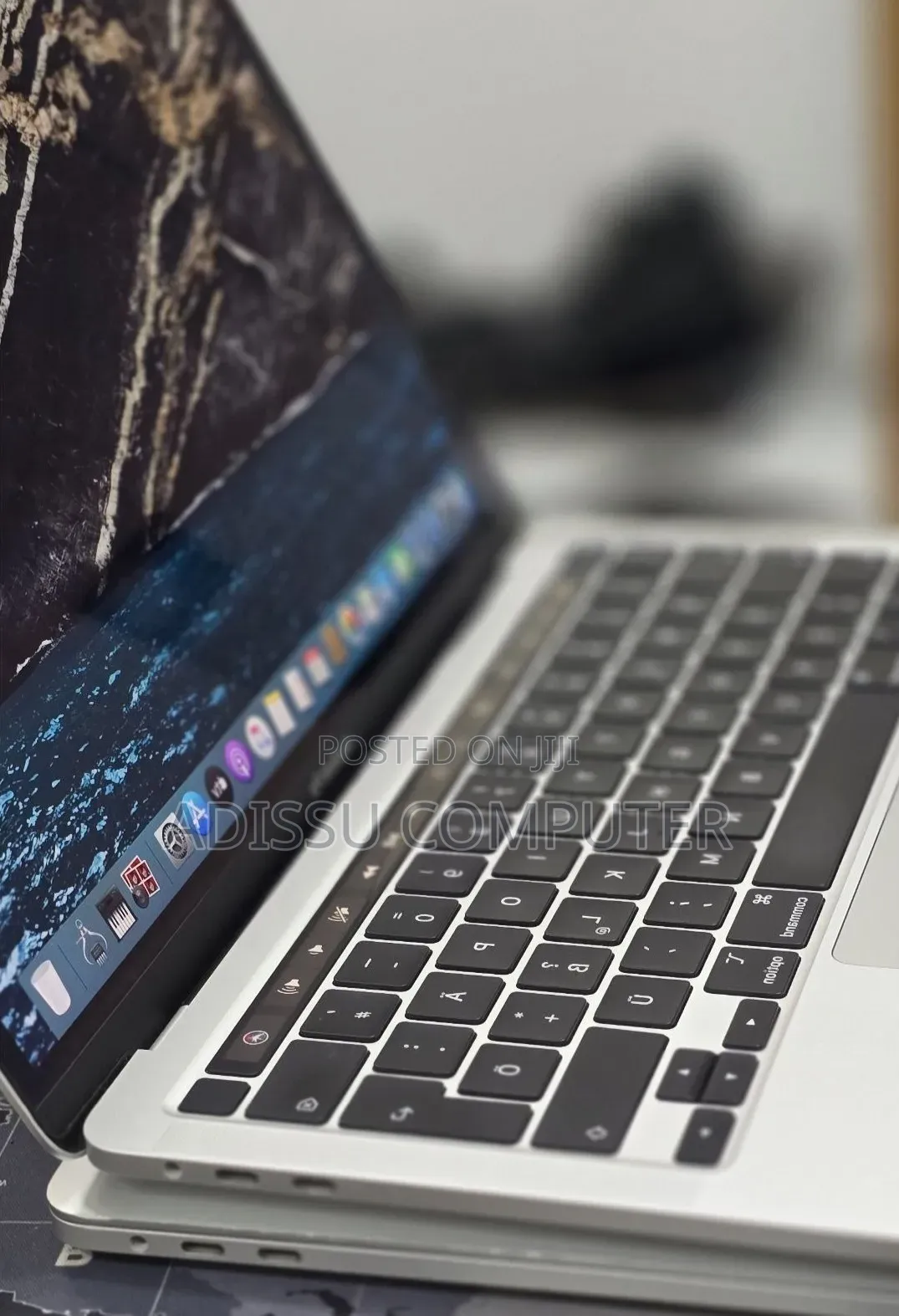 New Laptop Apple MacBook 2020 32GB Intel Core i7 SSD 512GB