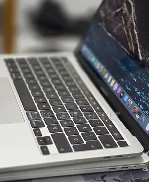 New Laptop Apple MacBook Pro 2020 32GB Intel Core i7 SSD 512GB