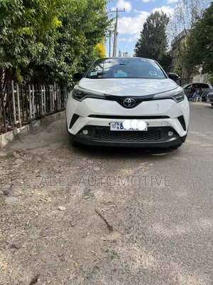 Toyota C-HR XLE FWD 2020 White