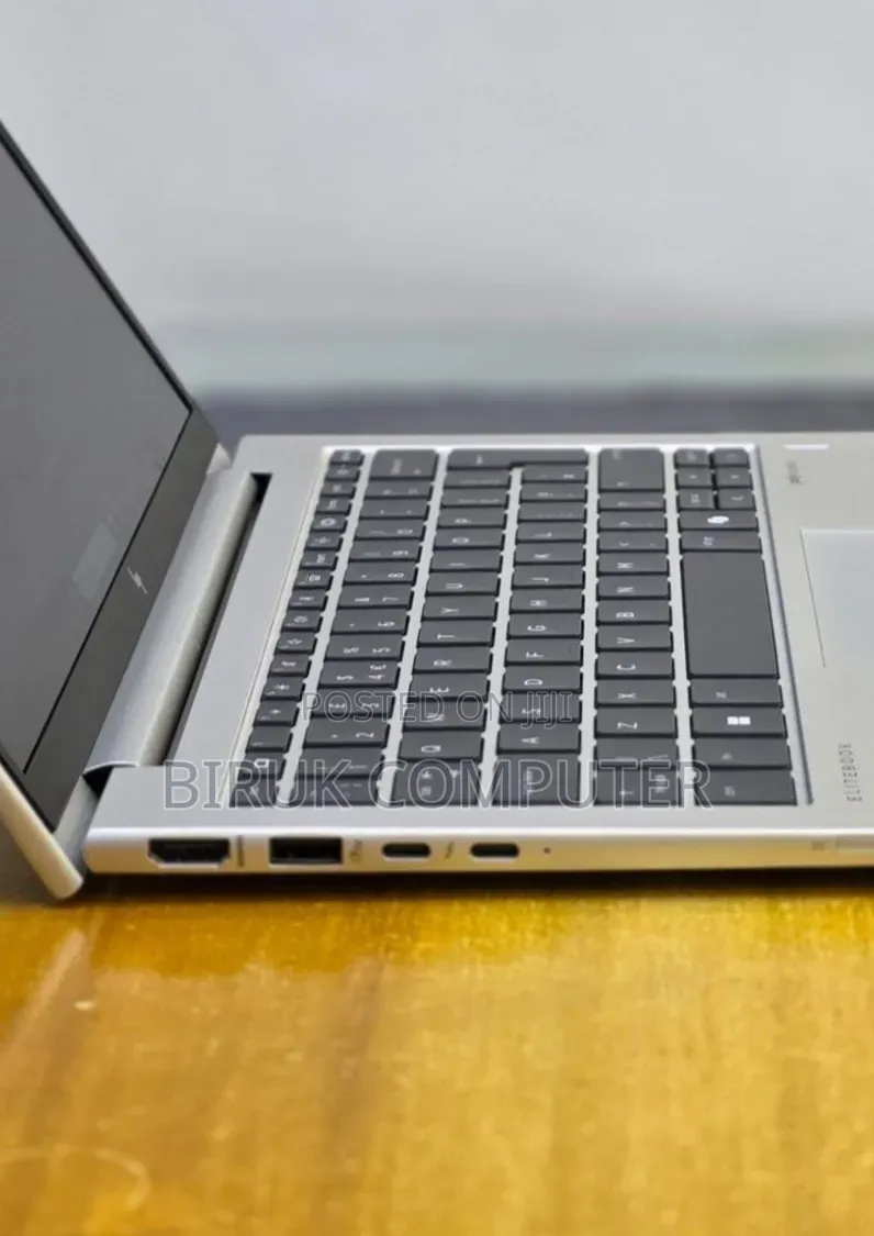 New Laptop HP Elitebook 830 G11 16GB Intel Core Ultra 7 SSD 512GB