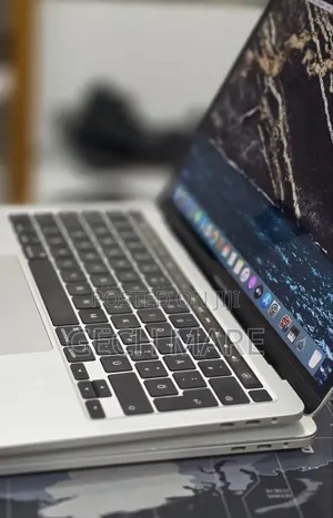 New Laptop Apple MacBook 2015 16GB Intel SSD 256GB