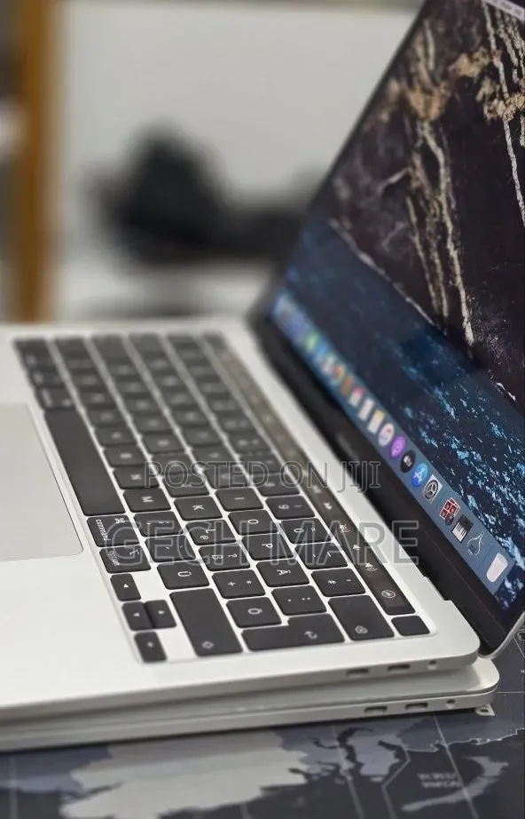 New Laptop Apple MacBook 2015 16GB Intel SSD 256GB