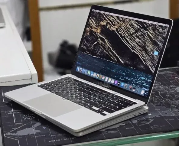 New Laptop Apple MacBook 2015 16GB Intel SSD 256GB