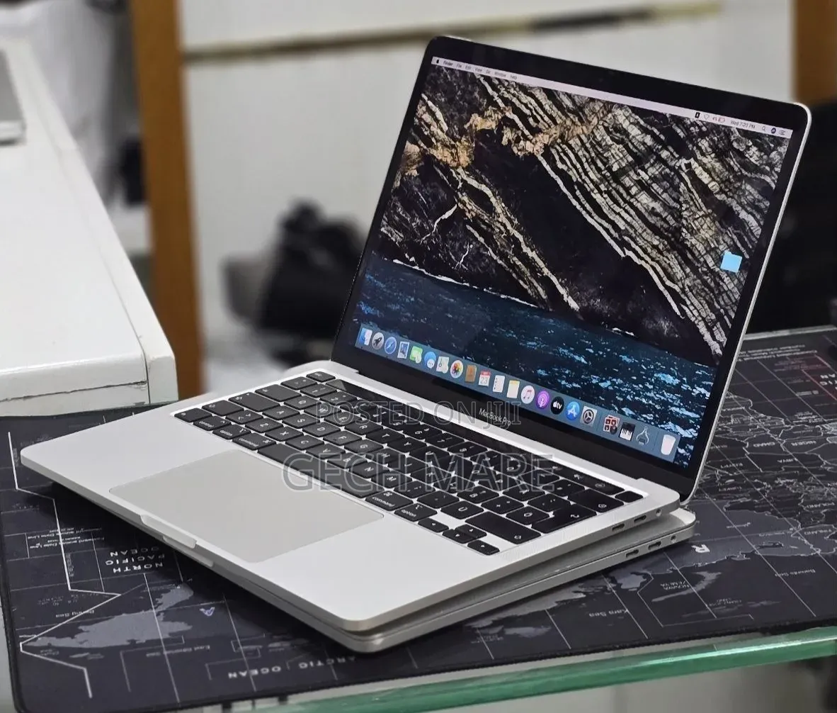 New Laptop Apple MacBook 2020 32GB Intel Core i7 SSD 512GB
