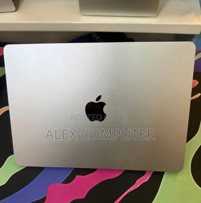 New Laptop Apple MacBook Air 2022 M2 16GB Apple M2 SSD 512GB