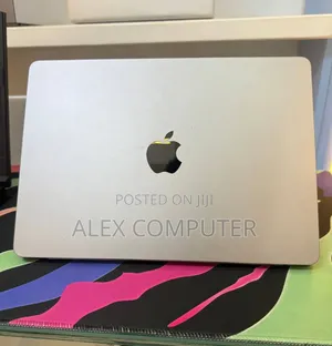 New Laptop Apple MacBook Air 2022 M2 16GB Apple M2 SSD 512GB