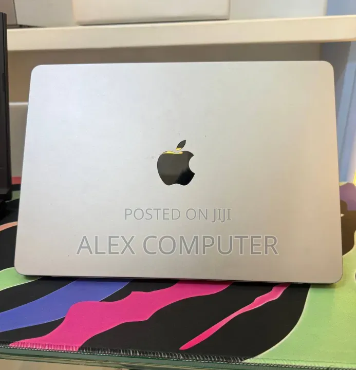 New Laptop Apple MacBook Air 2022 M2 16GB Apple M2 SSD 512GB