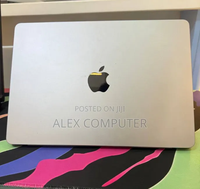 New Laptop Apple MacBook Air 2022 M2 16GB Apple M2 SSD 512GB