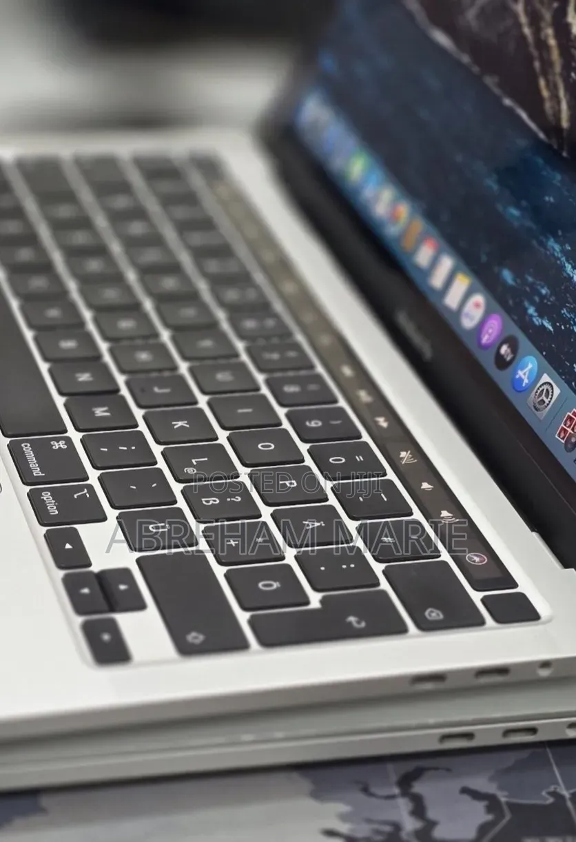 New Laptop Apple MacBook Pro 2020 32GB Intel Core i7 SSD 512GB