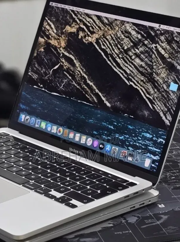 New Laptop Apple MacBook Pro 2020 32GB Intel Core i7 SSD 512GB