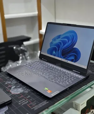 New Laptop Lenovo LOQ 15ARP9 16GB AMD Ryzen 7 SSD 512GB