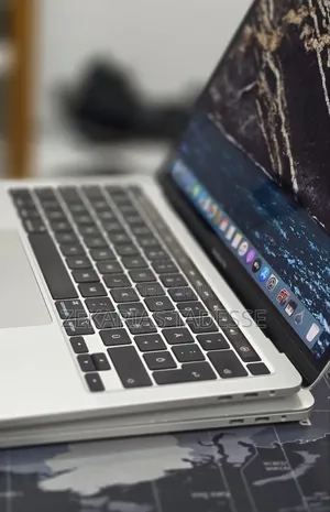 New Laptop Apple MacBook Pro 2020 32GB Intel Core i7 SSD 512GB