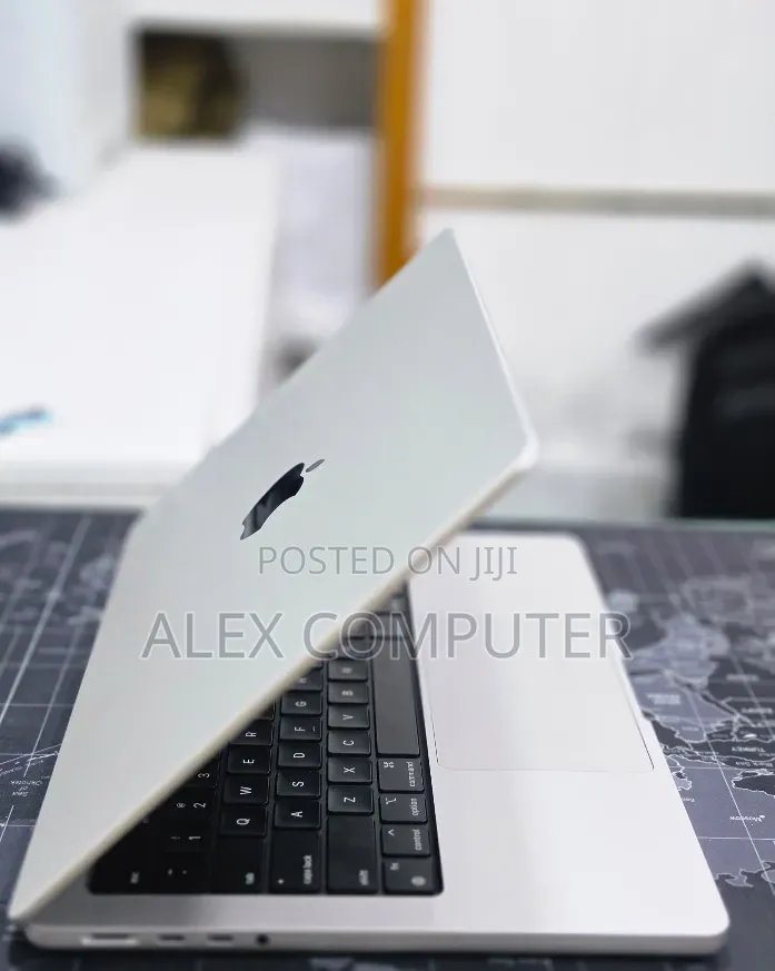 New Laptop Apple MacBook Pro 2024 M4 Pro 24GB Apple M4 Pro SSD 512GB