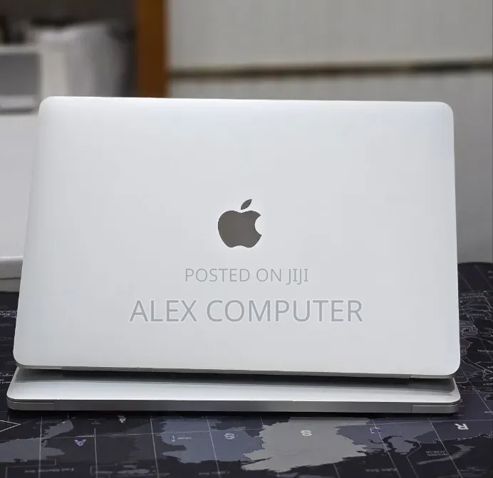 New Laptop Apple MacBook Pro 2020 32GB Intel Core i7 SSD 512GB