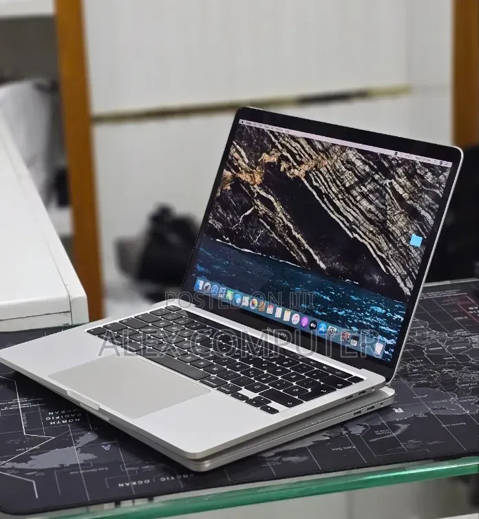 New Laptop Apple MacBook Pro 2020 32GB Intel Core i7 SSD 512GB