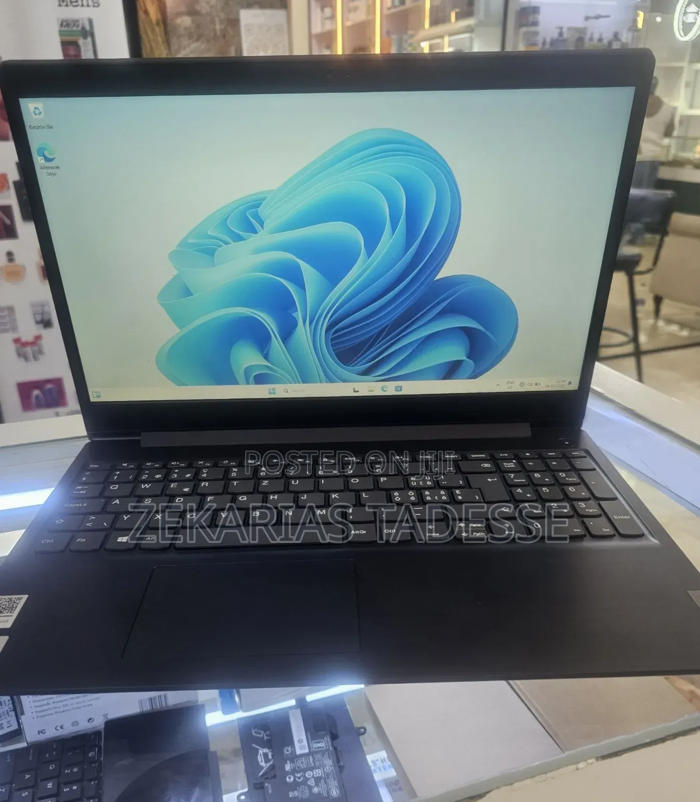 New Laptop Lenovo 8GB Intel Core i3 SSD 512GB