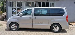 Hyundai Straex Rent