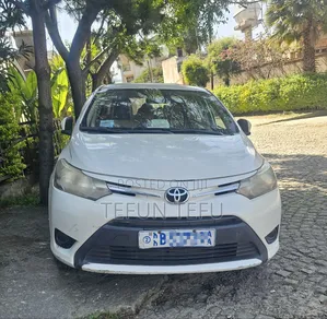 Toyota Yaris L Hatchback 5dr 2015 White