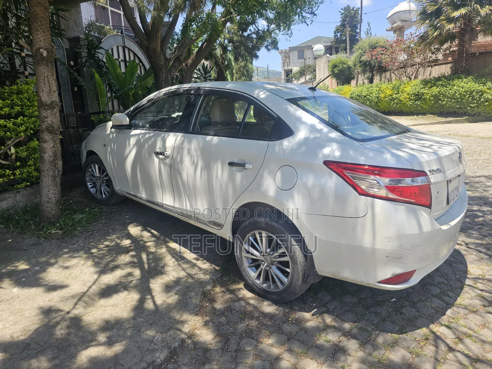 Toyota Yaris L Hatchback 5dr 2015 White