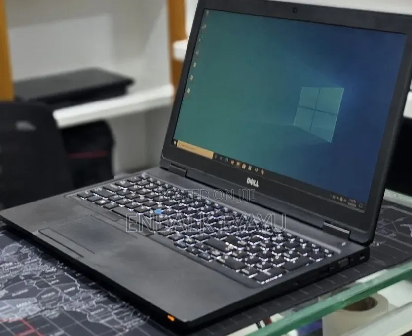 New Laptop Dell Latitude 15 3560 8GB Intel Core i7 SSD 256GB