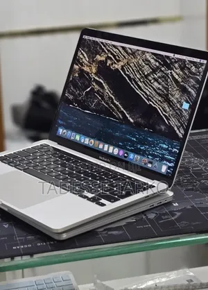 New Laptop Apple MacBook Pro 2020 32GB Intel Core i7 SSD 512GB