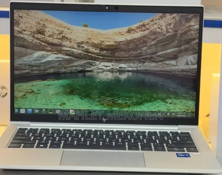New Laptop HP EliteBook 830 G8 8GB Intel Core i7 SSD 512GB