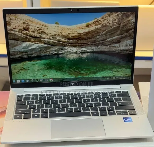 New Laptop HP EliteBook 830 G8 8GB Intel Core i7 SSD 512GB