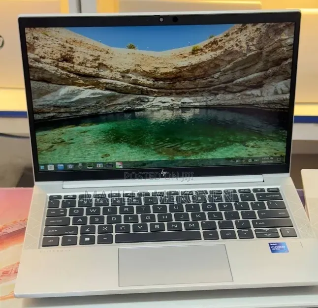 New Laptop HP EliteBook 830 G8 8GB Intel Core i7 SSD 512GB