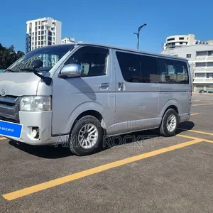 Toyota HiAce 2017 Beige