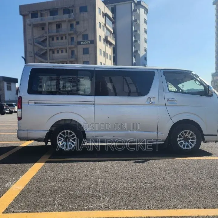 Toyota HiAce 2017 Beige