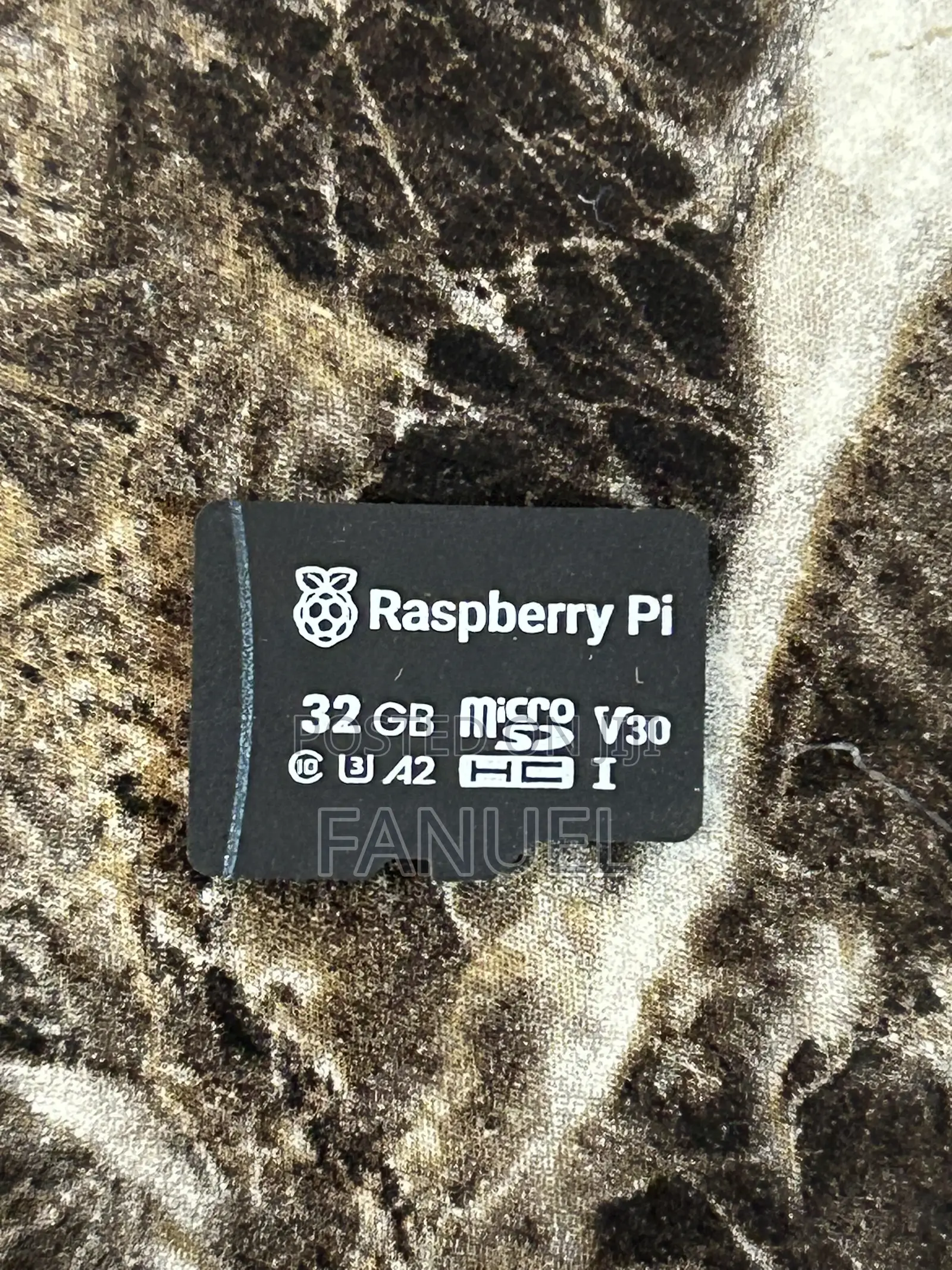Raspberry Pi 3B+ Full Kit: Official Case, 32GB SD Card & Power Supply
