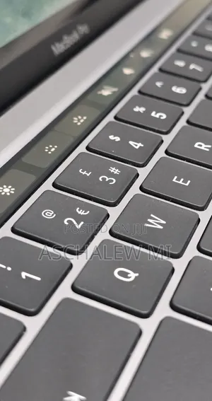 New Laptop Apple MacBook Pro 2020 M1 8GB Apple M1 Pro SSD 512GB