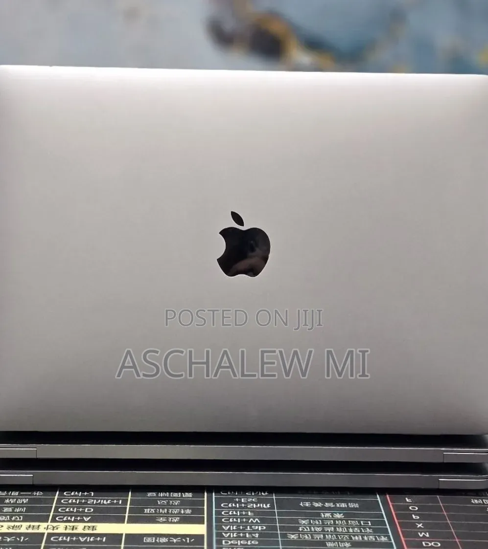 New Laptop Apple MacBook Pro 2020 M1 8GB Apple M1 Pro SSD 512GB