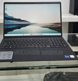 New Laptop Dell Inspiron 15 16GB Intel Core i5 SSD 512GB