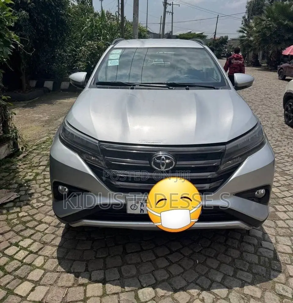 Toyota Rush 2022 Silver