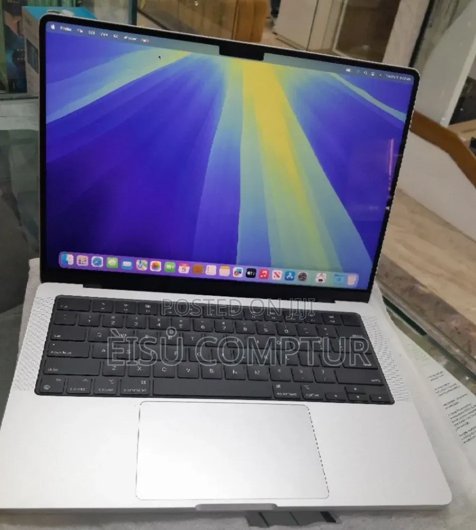 New Laptop Apple MacBook Pro 2024 M4 16GB Apple M4 Pro SSD 512GB