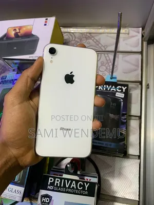 Apple iPhone XR 64 GB White