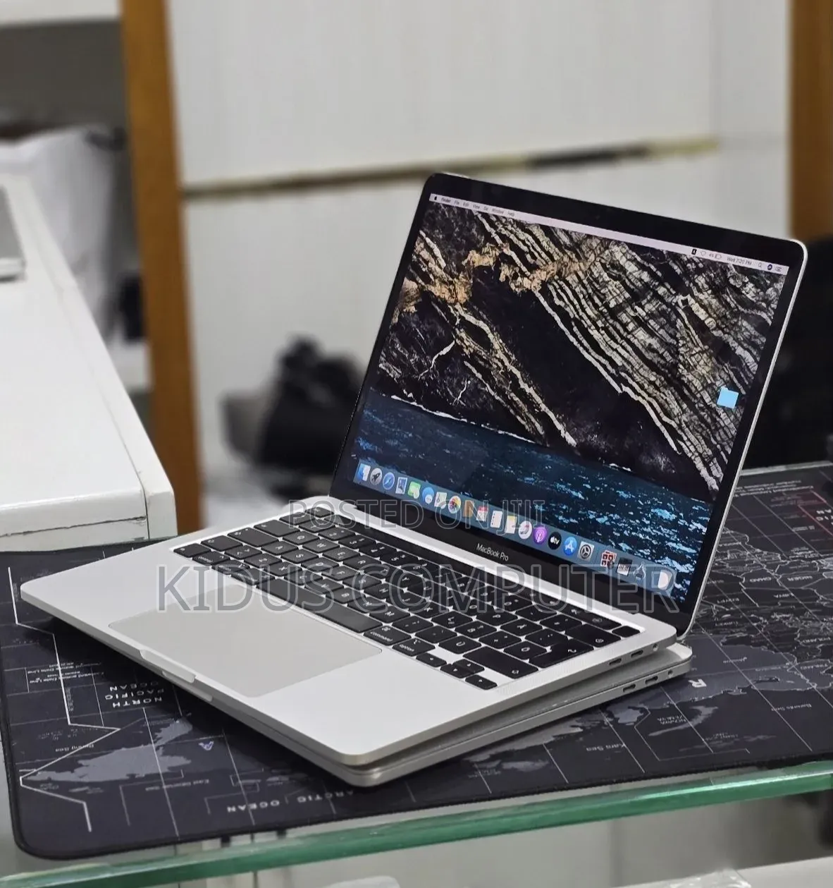 New Laptop Apple MacBook Pro 2020 32GB Intel Core i7 SSD 512GB