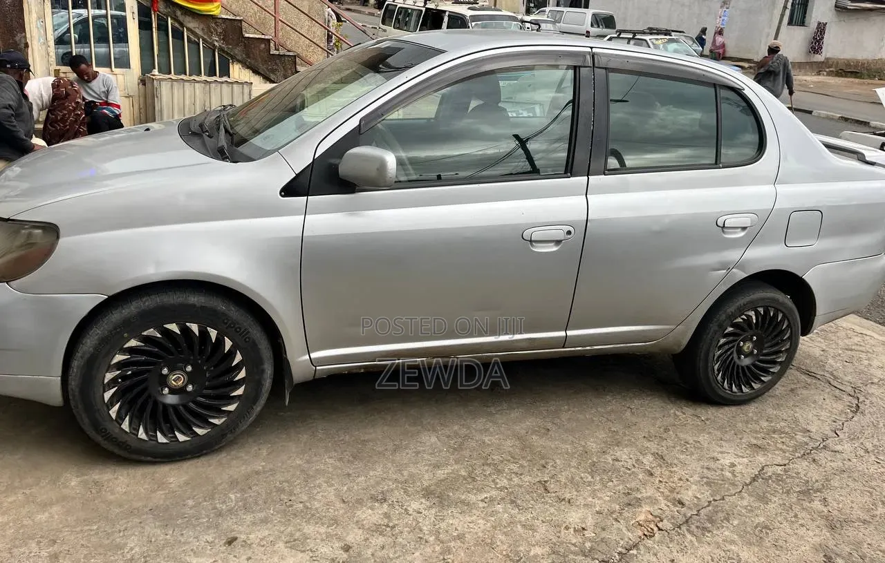 Toyota Platz 1.0 FWD 2001 Silver