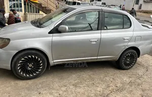 Toyota Platz 1.0 FWD 2001 Silver