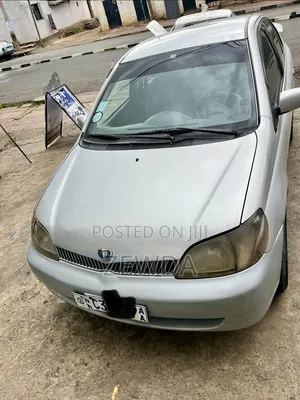 Toyota Platz 1.0 FWD 2001 Silver