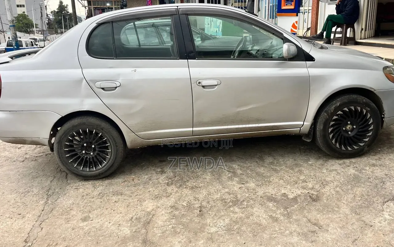 Toyota Platz 1.0 FWD 2001 Silver