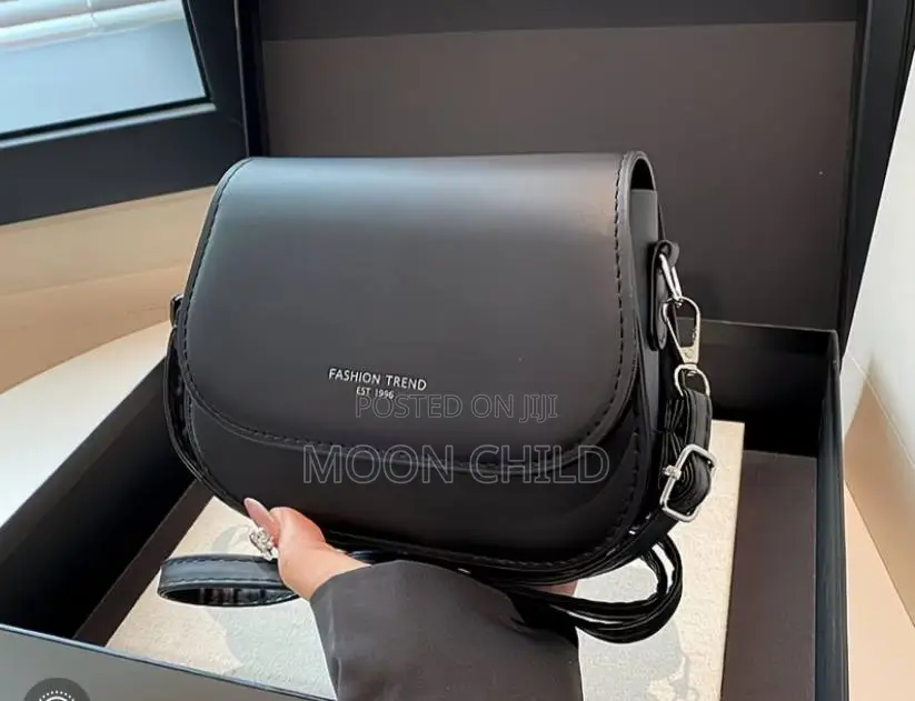 Ladies Fashion Handbag – Stylish & Elegant